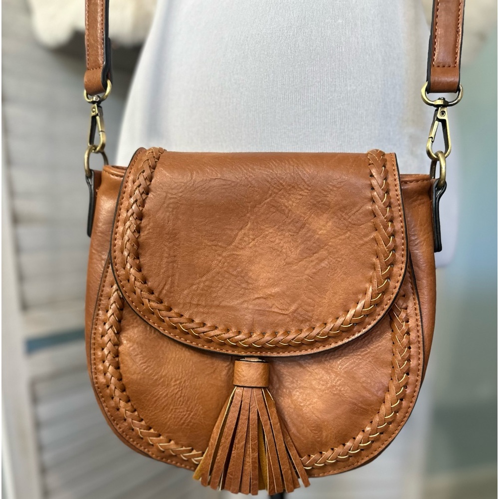 NEW•Jen & Co•Vegan Leather Tassel Accented Crossbody Saddle Bag